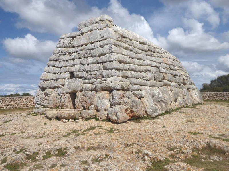 la Naveta més ben conservada de Menorca, molt a prop de Ciutadella.